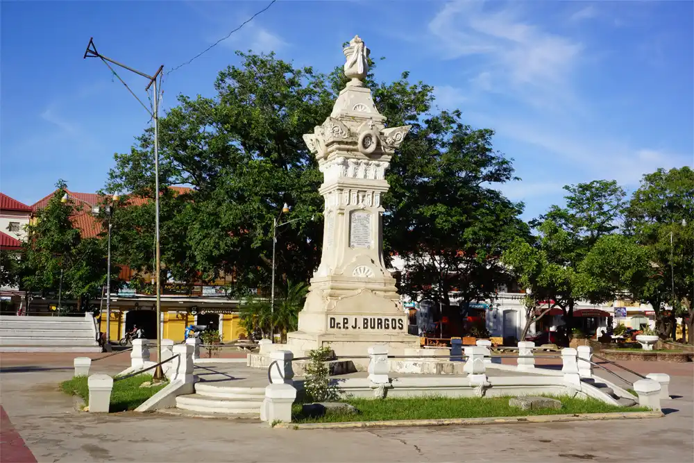 Plaza Padre Jose Burgos